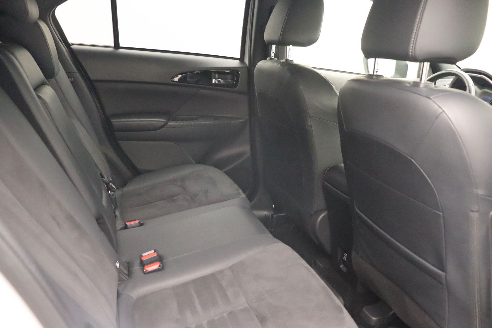 Fahrzeugabbildung Mitsubishi Eclipse Cross 2.4 PHEV Plus