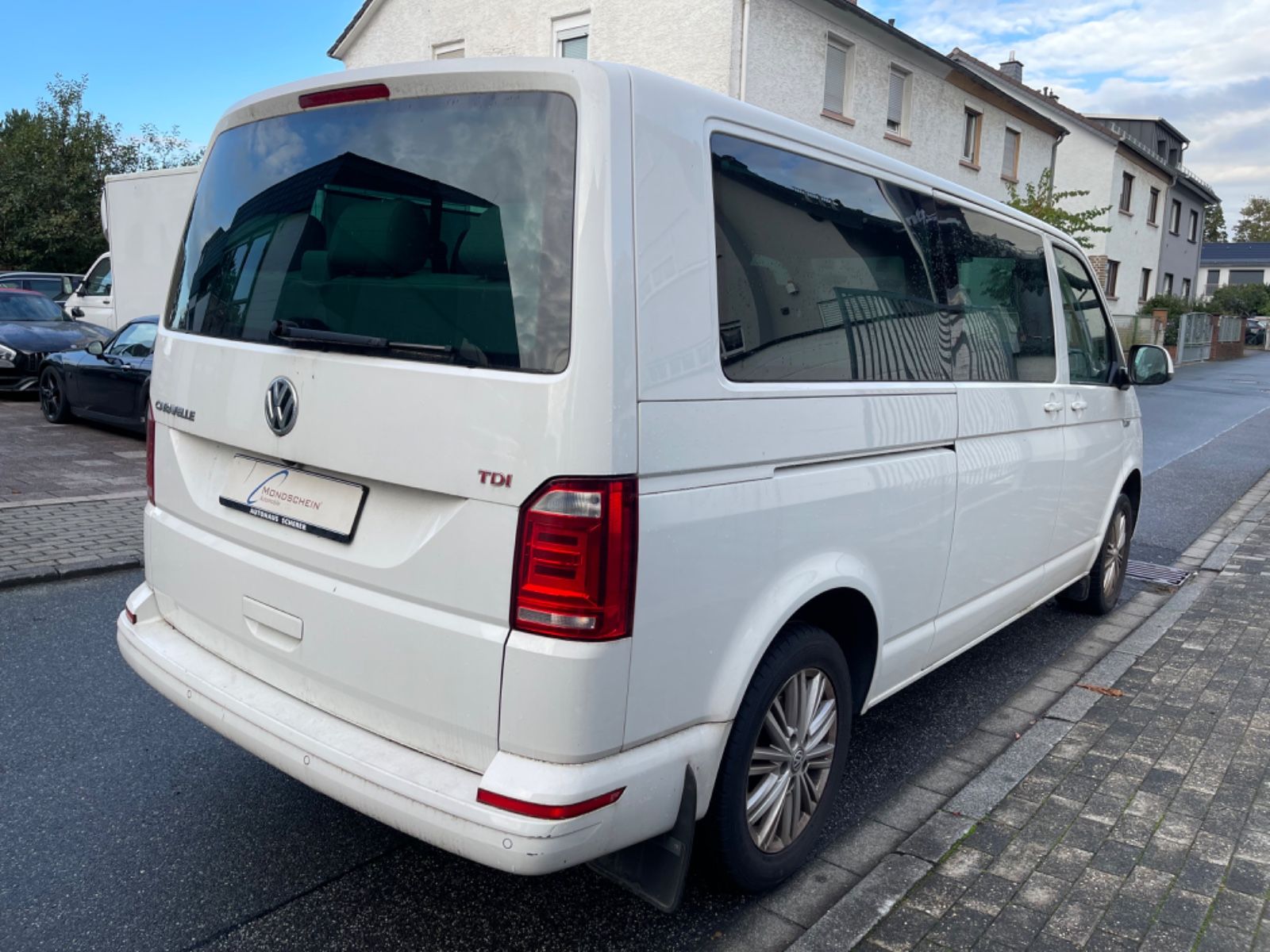 Fahrzeugabbildung Volkswagen T6 Caravelle Comfortline lang 9Sitze Automatik