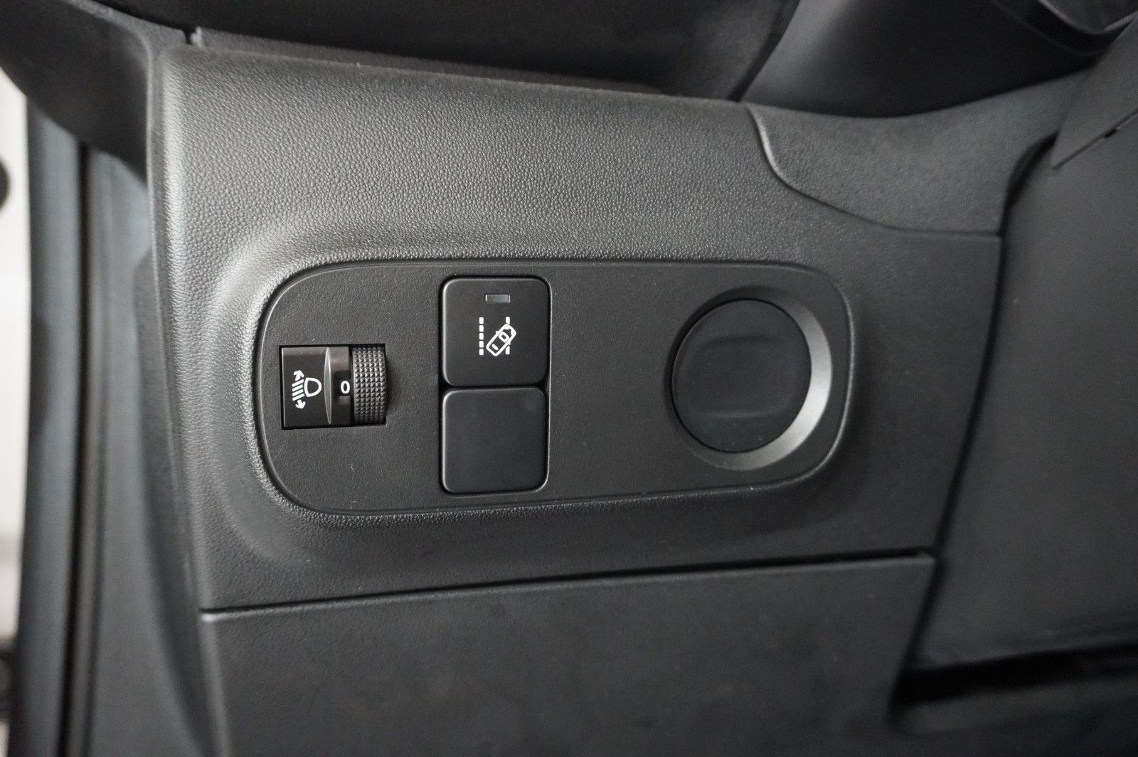 Fahrzeugabbildung Citroën C3 LIM. 1.2 LIVE KLIMA/TEMP./NEBEL/SPORT/USB