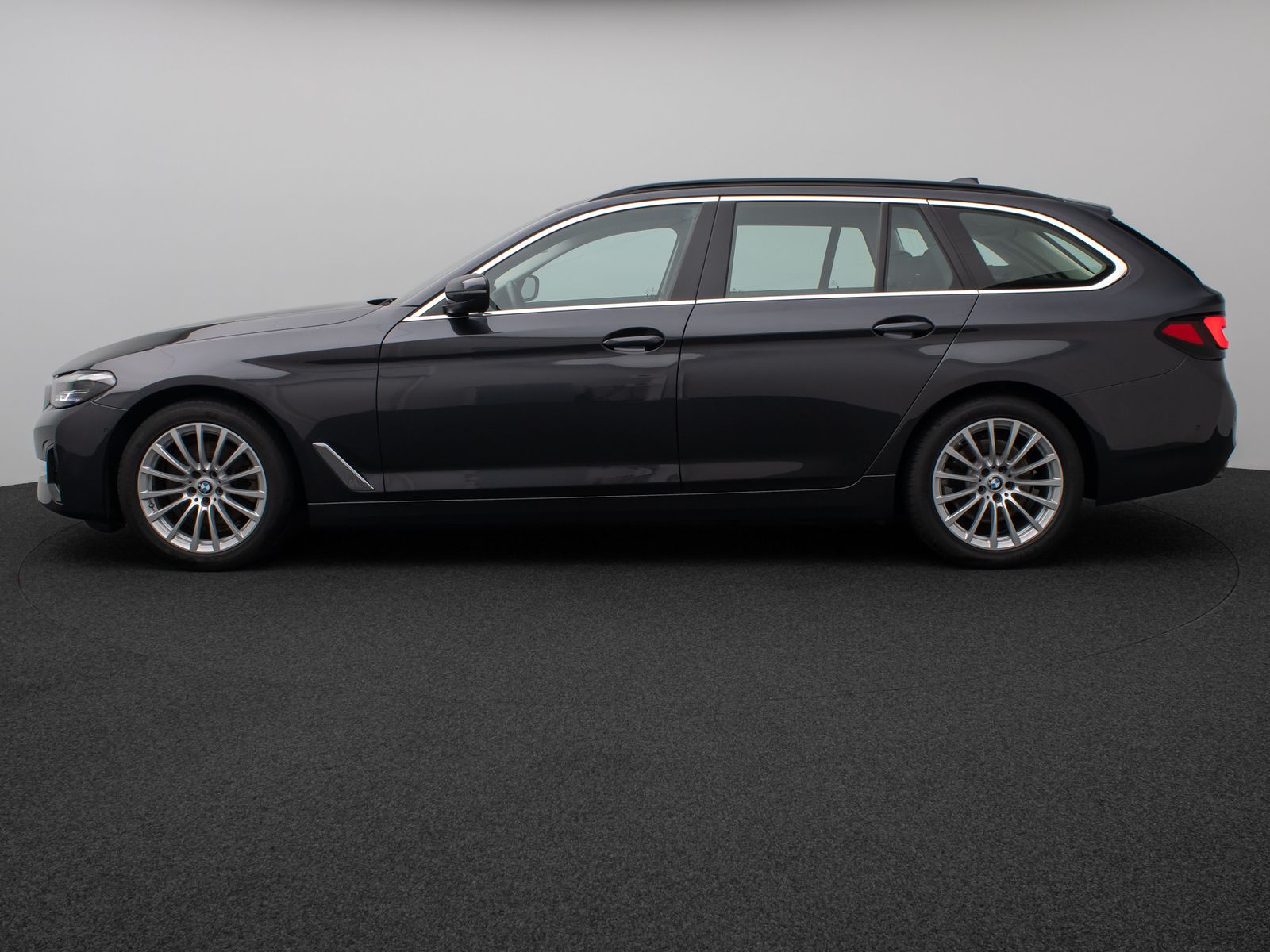Fahrzeugabbildung BMW 520d Kamera HUD DAB 4xKlima DrivingAssist Alarm