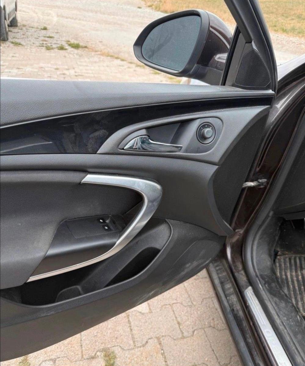 Opel Insignia 2011 — photo 12