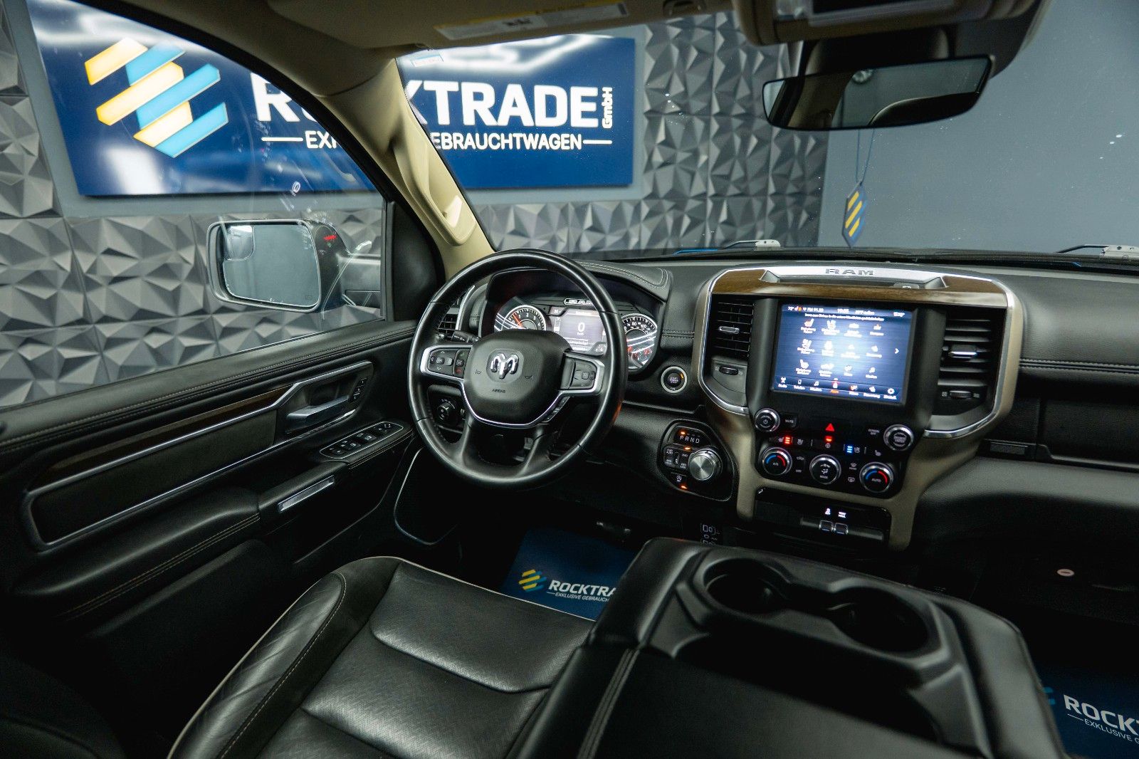 Fahrzeugabbildung Dodge RAM 5.7 V8 HEMI 4x4 LARAMIE Offroad Night LED