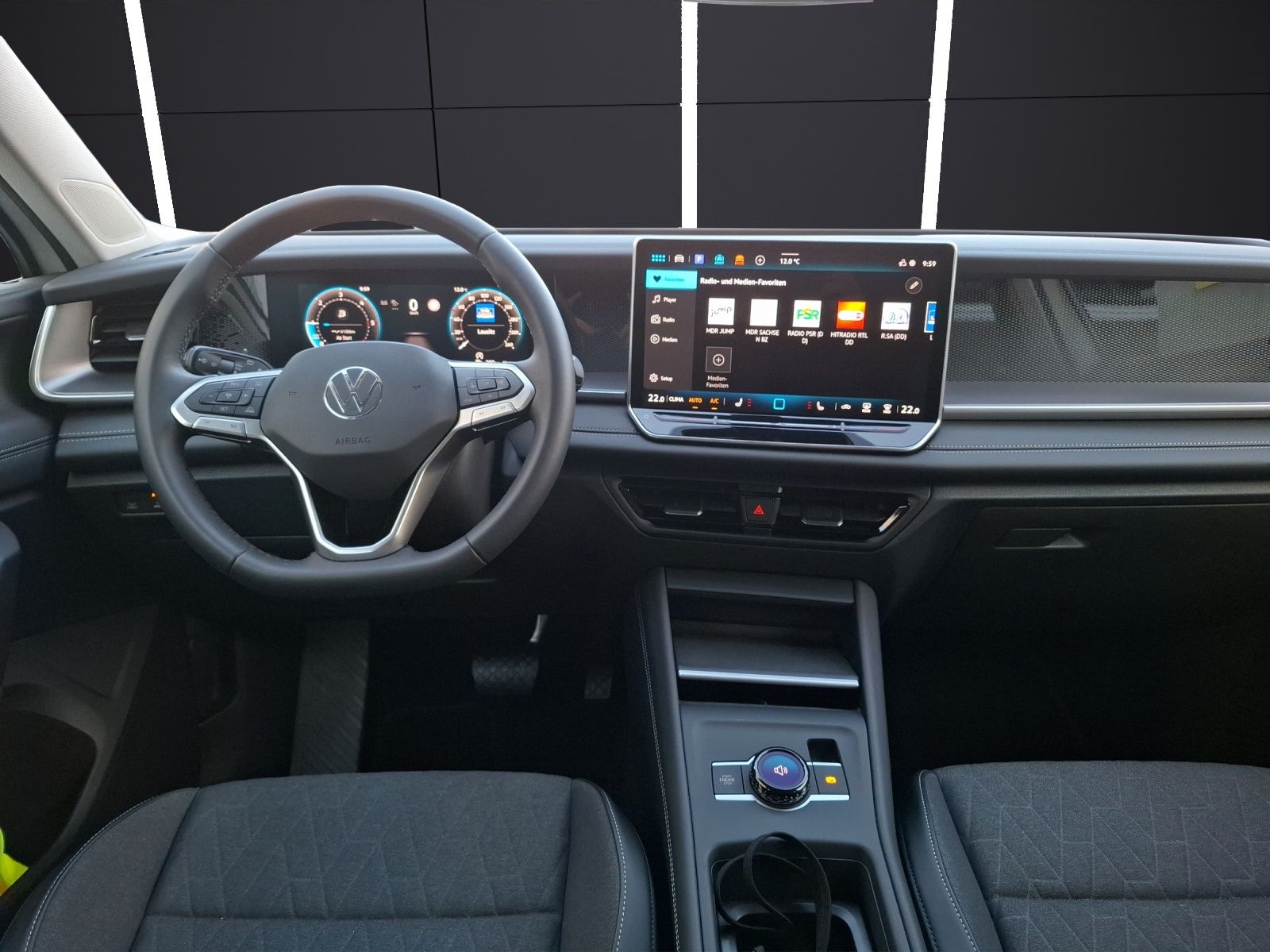 Fahrzeugabbildung Volkswagen Tayron TDI Life DSG 4M LED AHK Navi AID ACC RFK