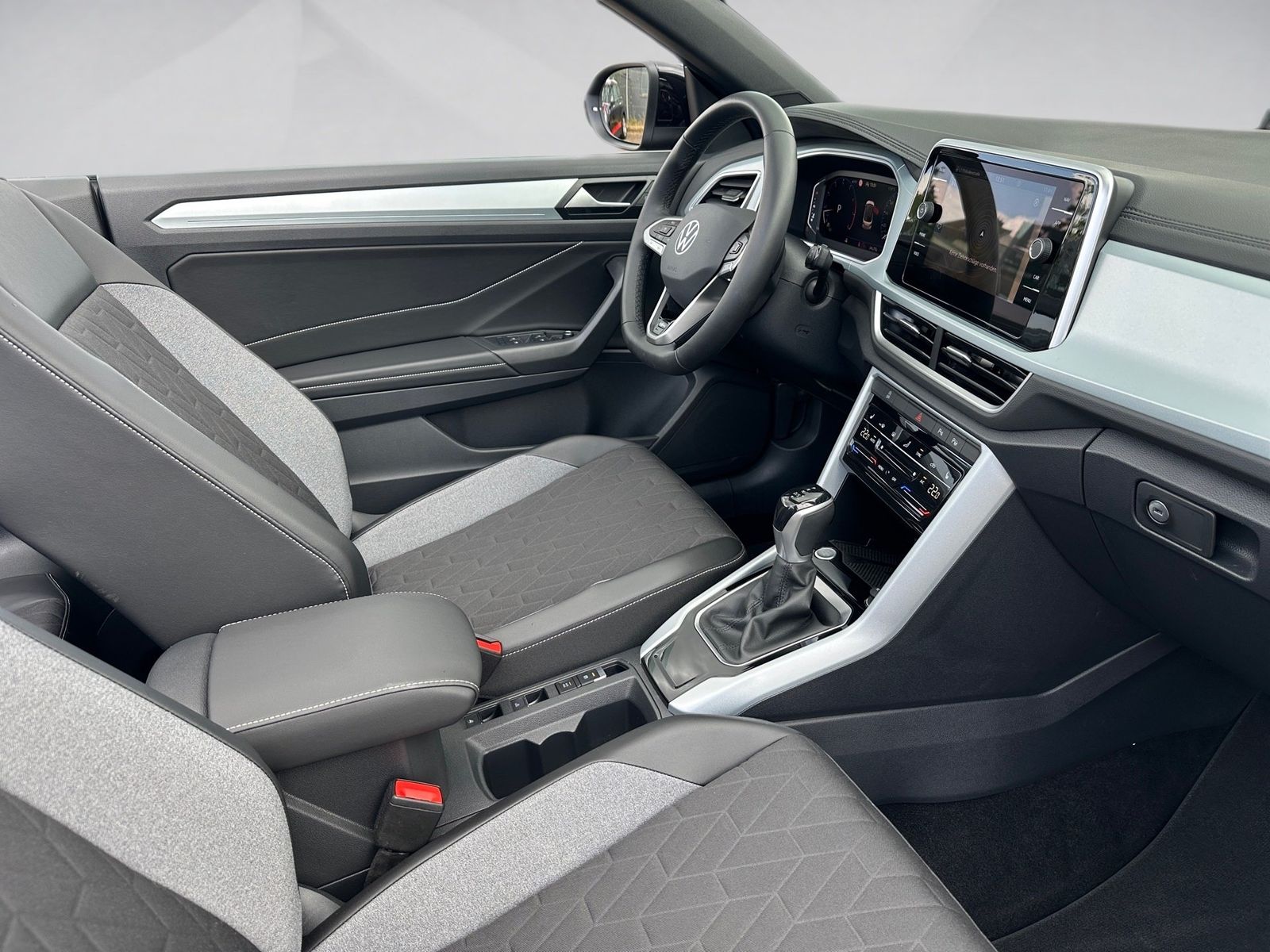 Fahrzeugabbildung Volkswagen T-Roc Cabriolet 1.5 TSI Goal AHK,KlimaA,LED,SHZ