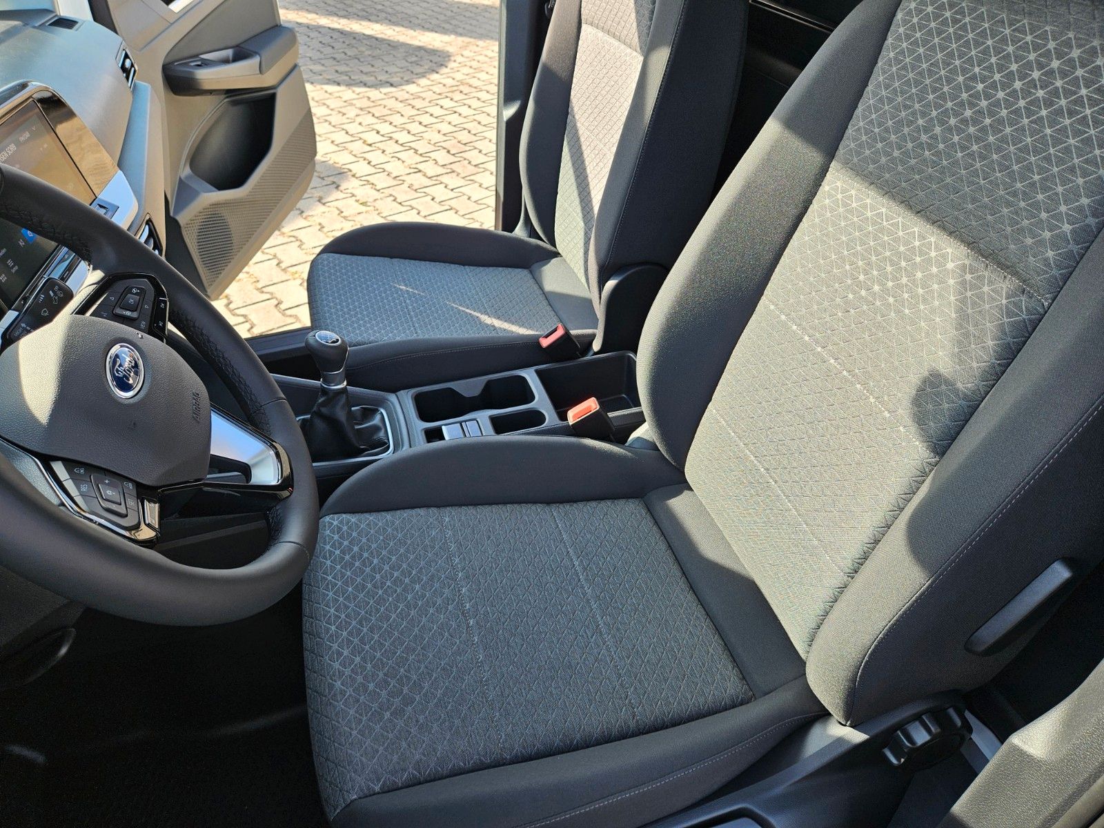 Fahrzeugabbildung Ford Transit Connect Limited L2 Kasten