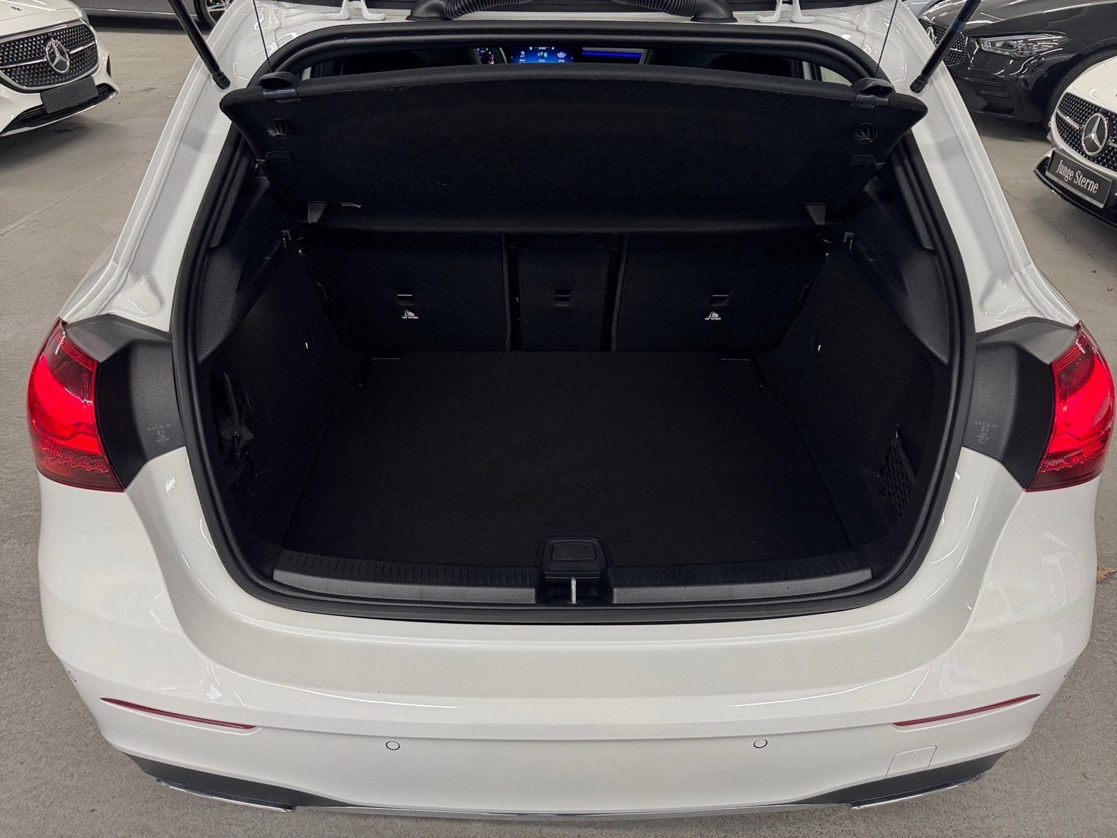 Fahrzeugabbildung Mercedes-Benz A 200 AMG Line *Panorama*LED*Kamera*CarPlay*18"*