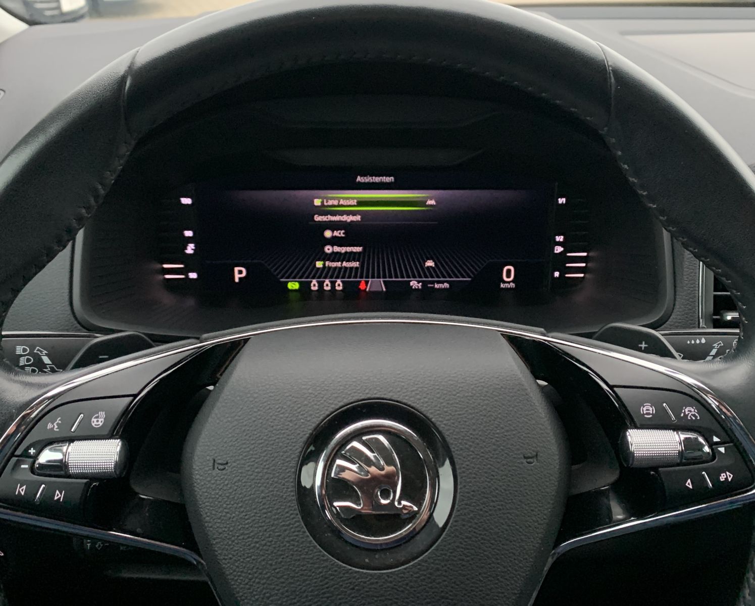 Fahrzeugabbildung SKODA Karoq 2.0 TDI*4x4*LED*Cam*ACC*Navi*PDC*Spur*