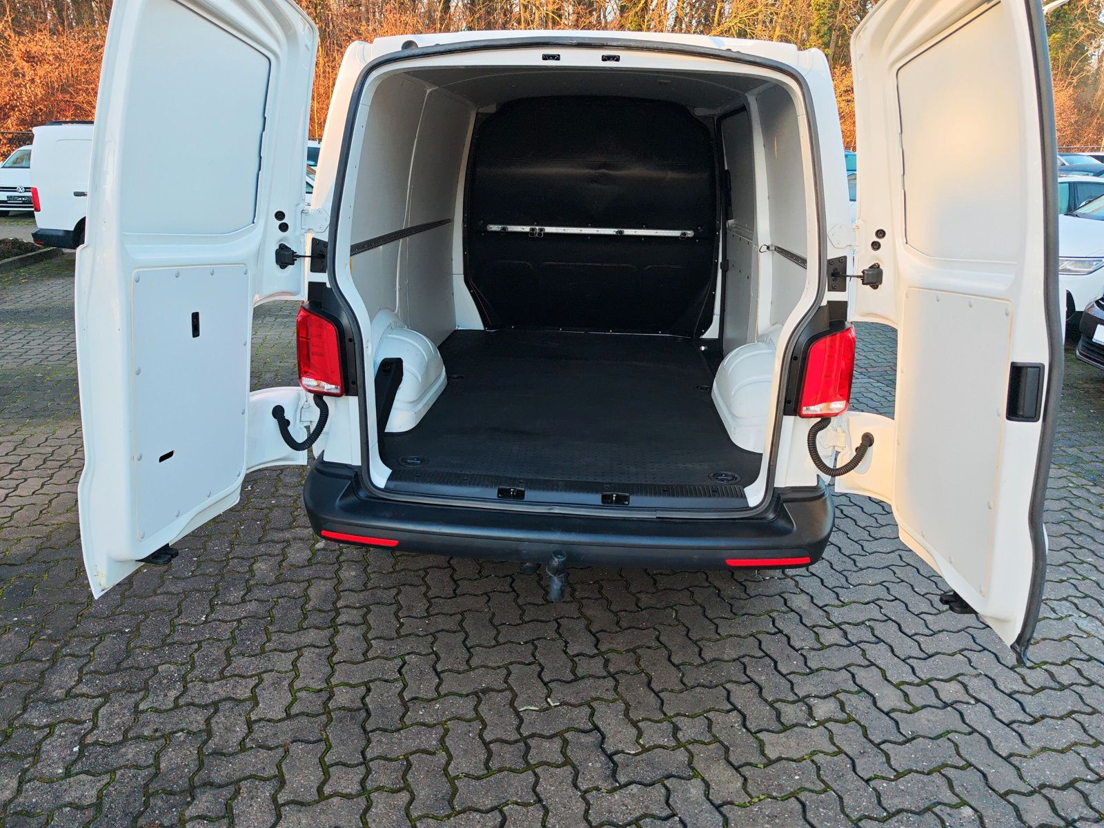 T6.1Transporter Kasten TDi DSG Navi AZV LED