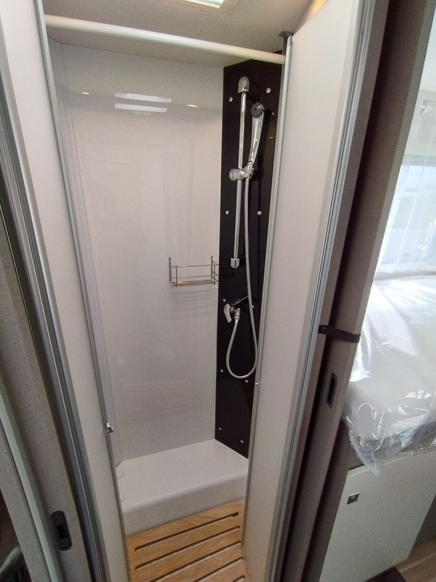 Fahrzeugabbildung Etrusco T 7400 SBC Automatik, Solaranlage, elek. Hubbett