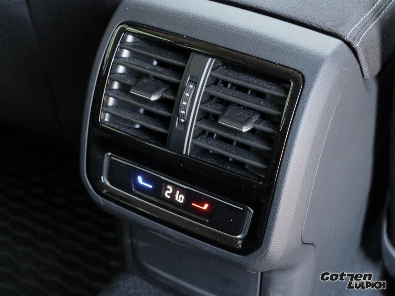 Fahrzeugabbildung Volkswagen Passat Variant 2,0TDI Business DSG AHK Bluetooth