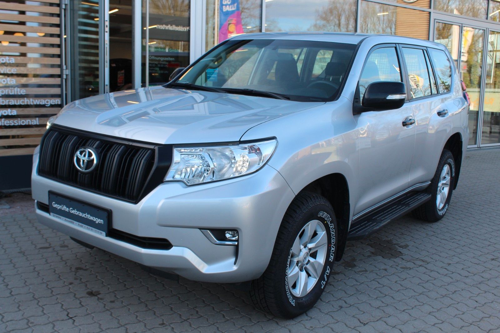 Toyota Land Cruiser Basis 2.8 Automatik*4x4*AHK*PDC*GJR foto 3