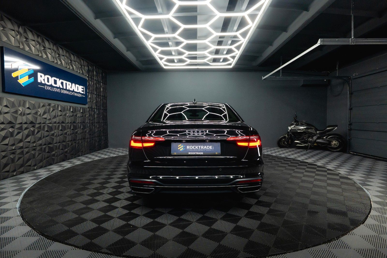 Fahrzeugabbildung Audi A4 Lim. 40 TFSI advanced Sport *DAB*LED*ACC*