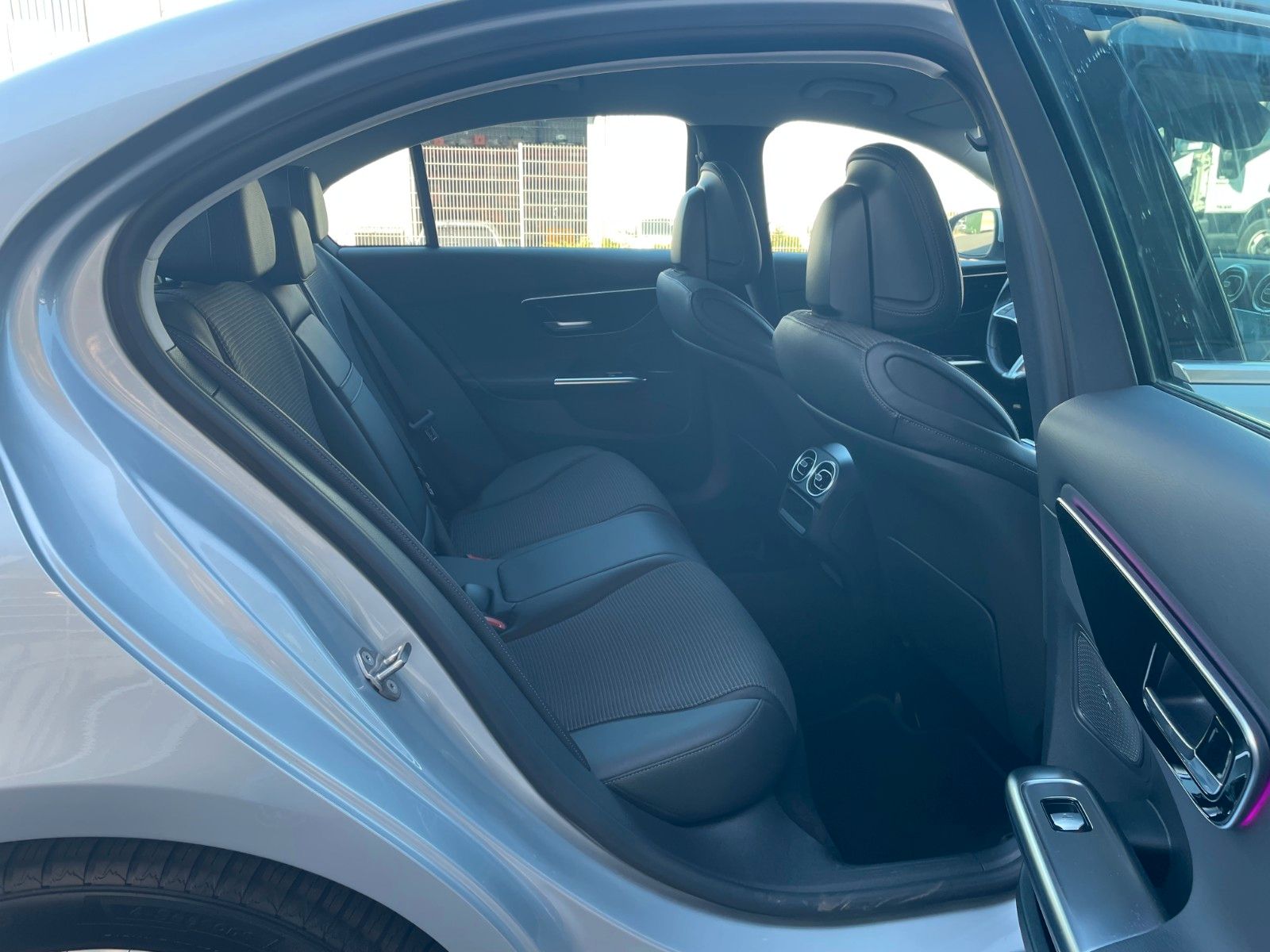 Fahrzeugabbildung Mercedes-Benz C 220 d AVANTGARDE R-Kamera+Carplay+TotW+Ambient