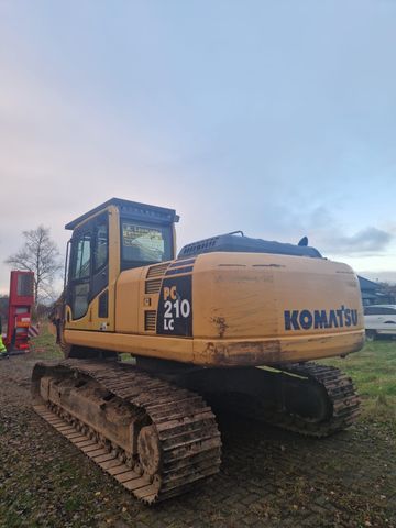 Komatsu PC210LC