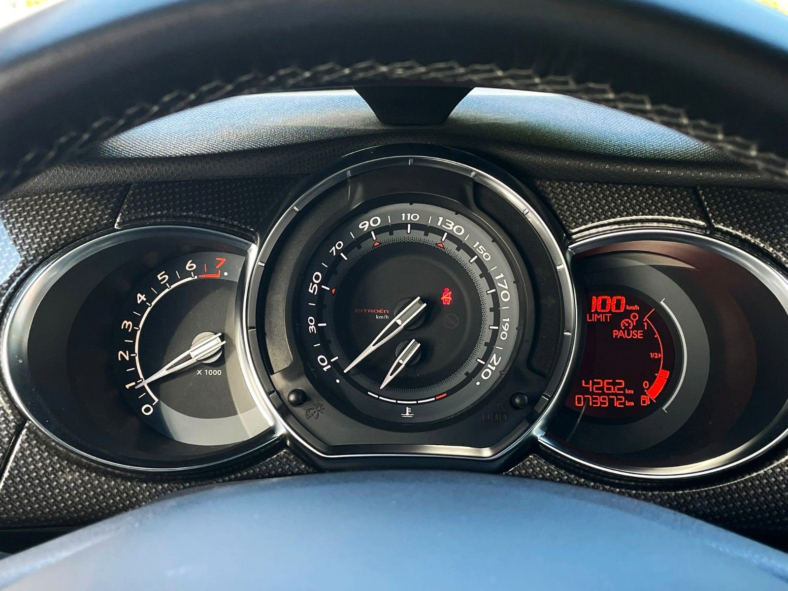 Fahrzeugabbildung Citroën DS3 SportChic 155 THP KIMAAUTOMATIK GANZJ REIFEN