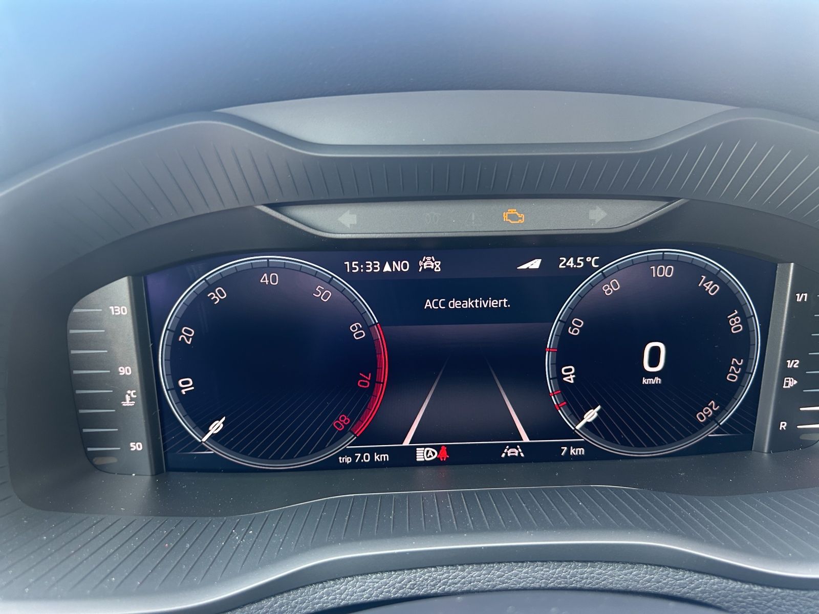 Fahrzeugabbildung SKODA Karoq 1.5 TSI Balance AHK Standh. ASG