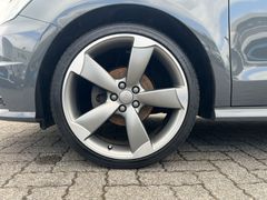 Fahrzeugabbildung Audi A1 Sportback 1.0 TFSI S line XENON NAVI 18" ROTO