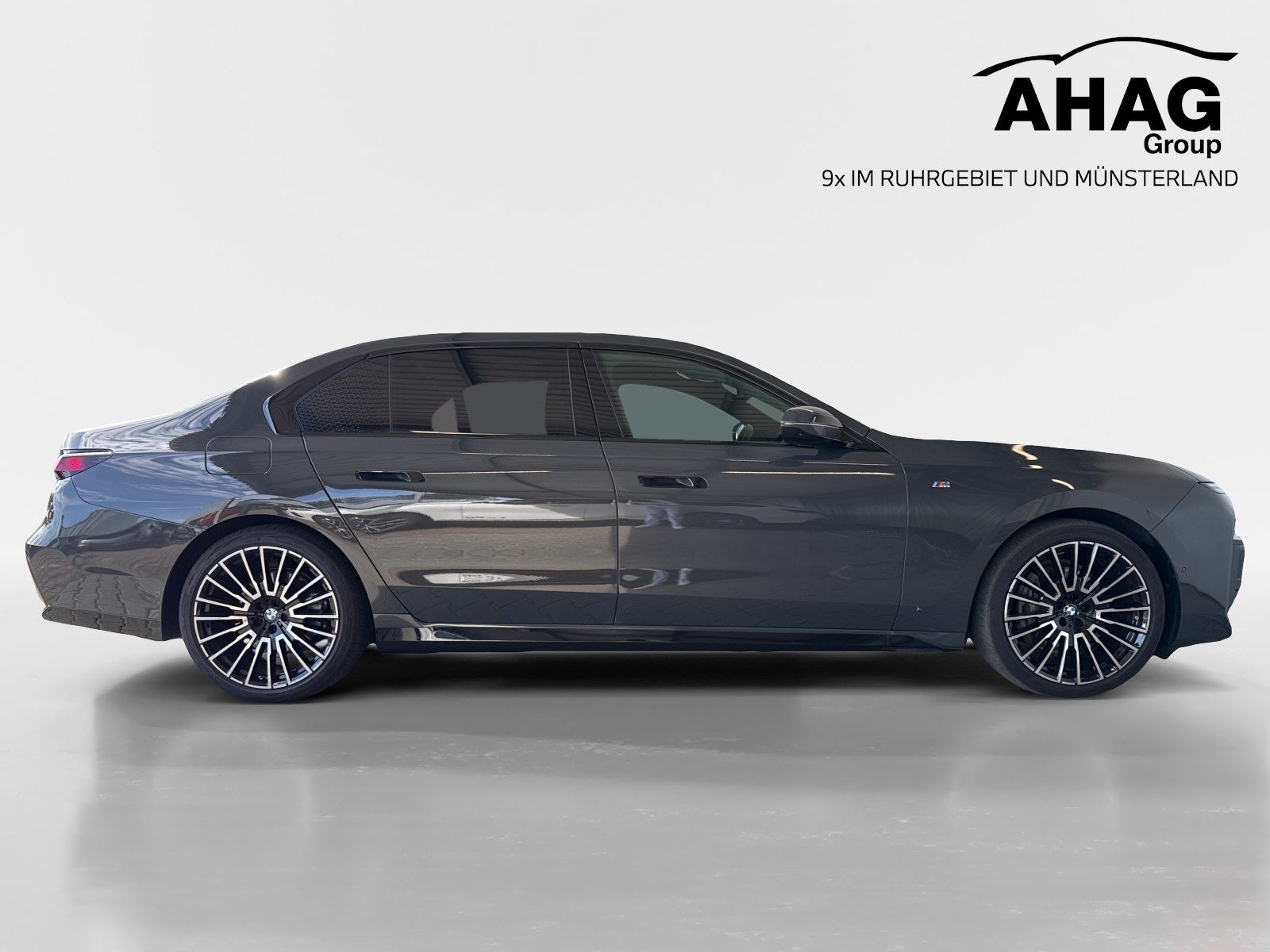 BMW 740d xDrive M SPORT FondEnt,SkyL,StHz,DAPro imagem 3