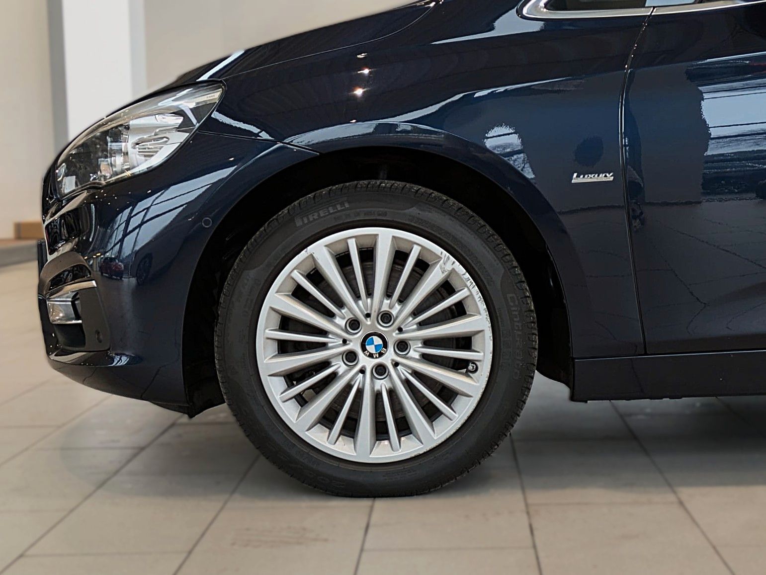 Fahrzeugabbildung BMW 220d Gran Tourer LEDER NAVI HUD PANO LED CAM