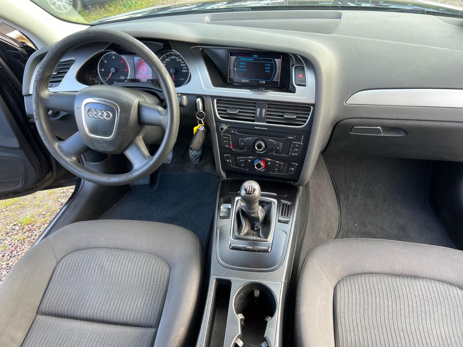 Audi A4 2011 — photo 15