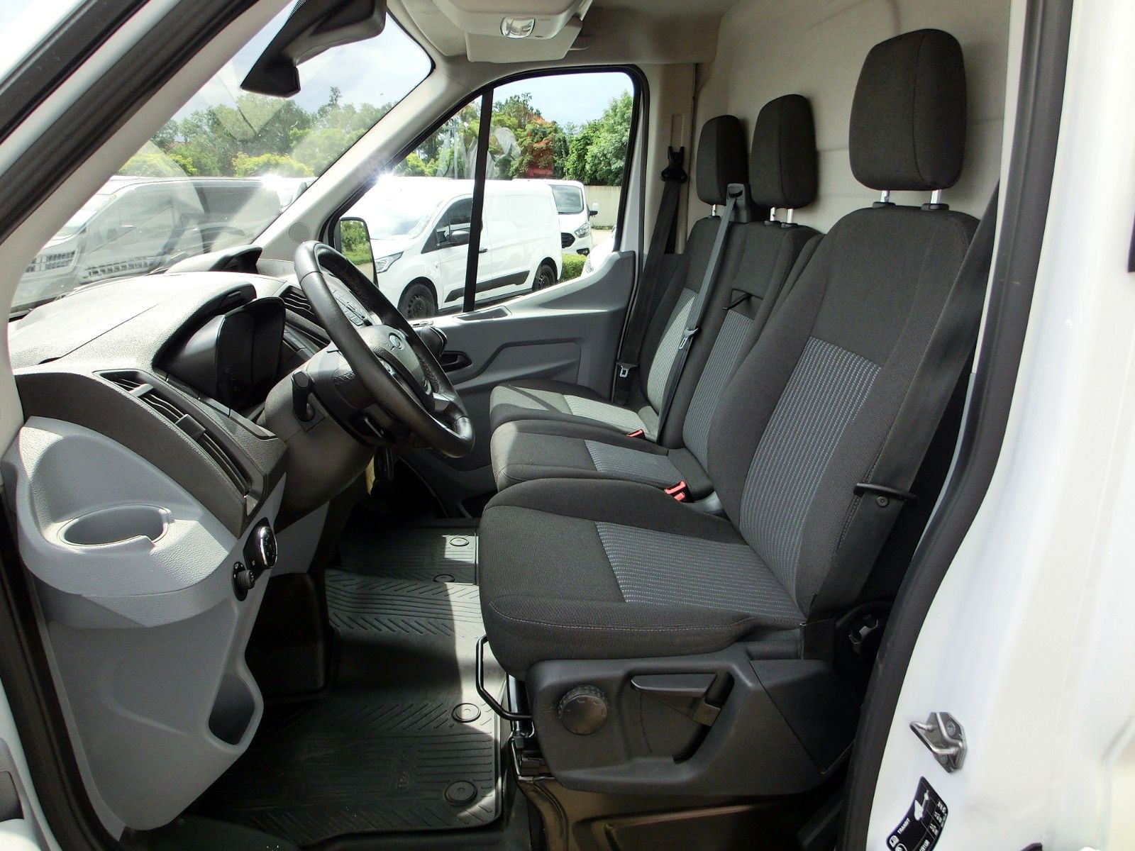 Fahrzeugabbildung Ford Transit Kasten 350 L3H2 Trend