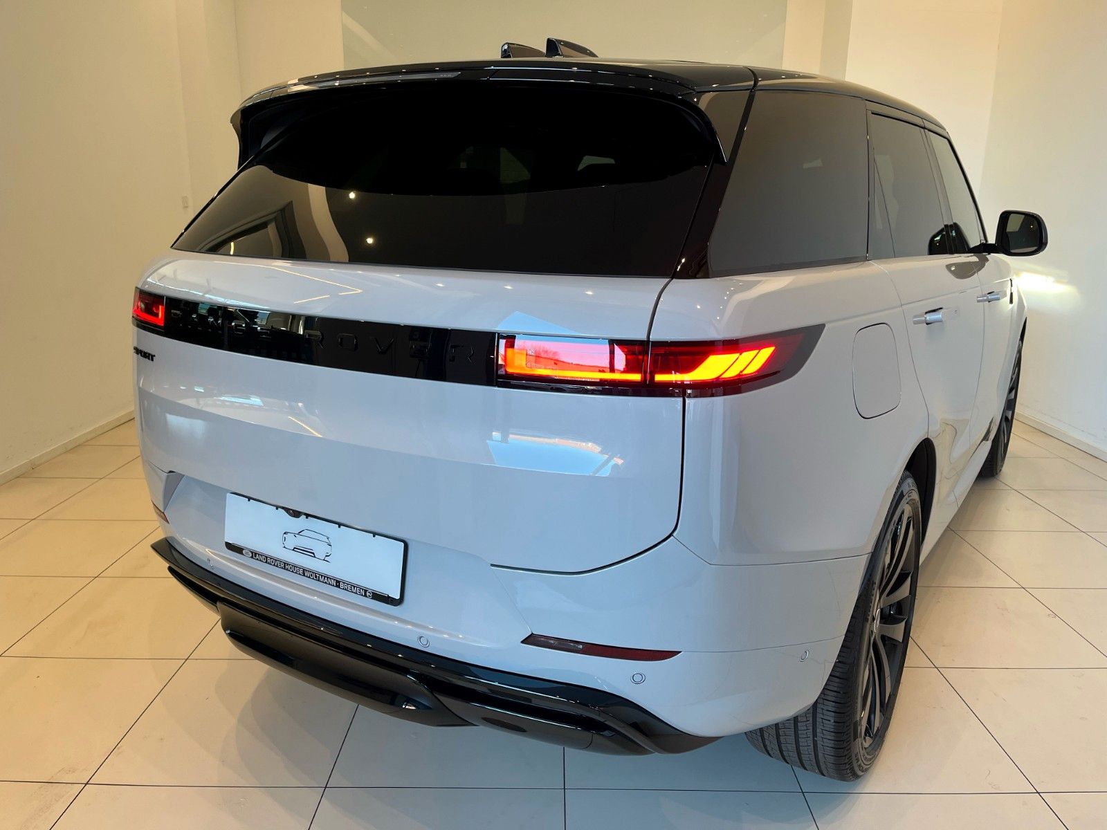 Fahrzeugabbildung Land Rover Range Rover Sport  D300 Dyn.HSE AHK & Black Pack