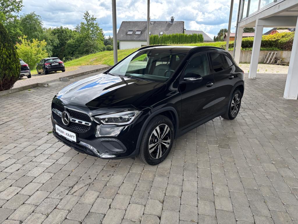 Mercedes-Benz GLA 250 e 360 ACC AUT DynLicht Fernlichtass. LED