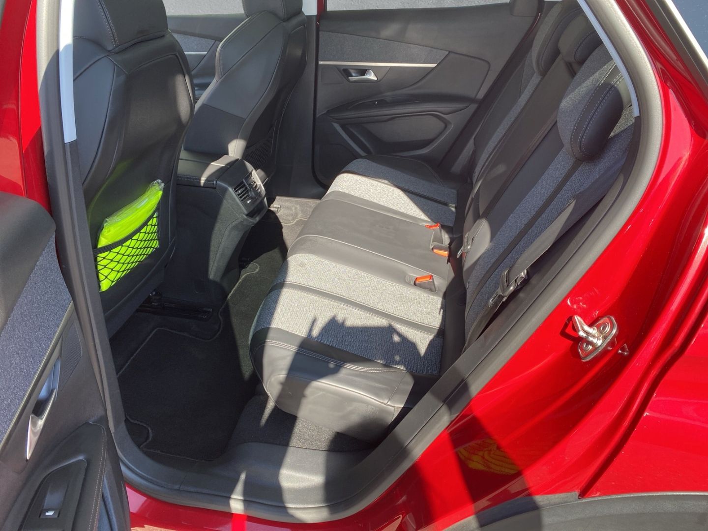 Fahrzeugabbildung Peugeot 3008 Allure 1.2 PureTech 130 AHK-abnehmbar El. P