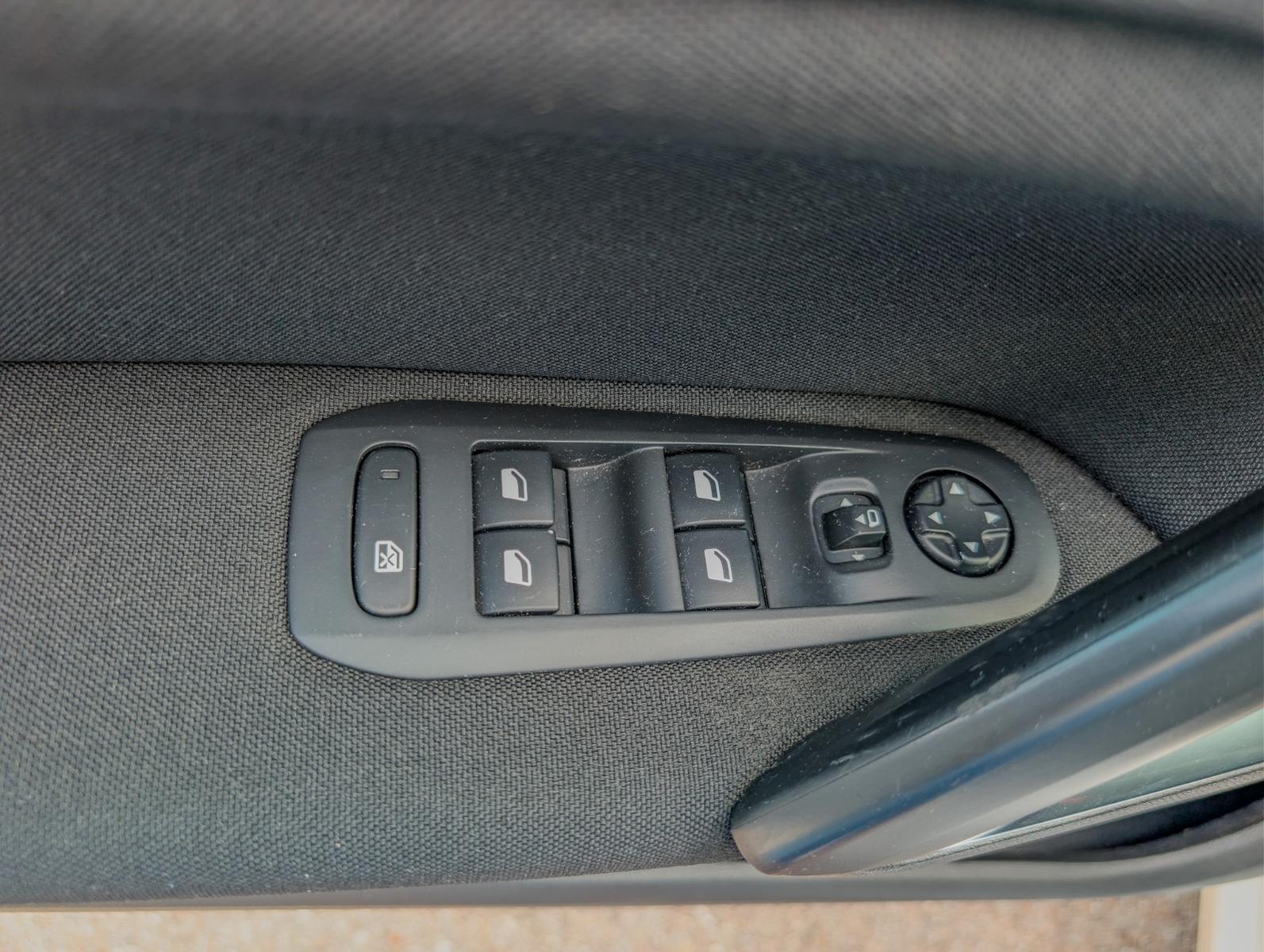 Peugeot 308 2014 — photo 10