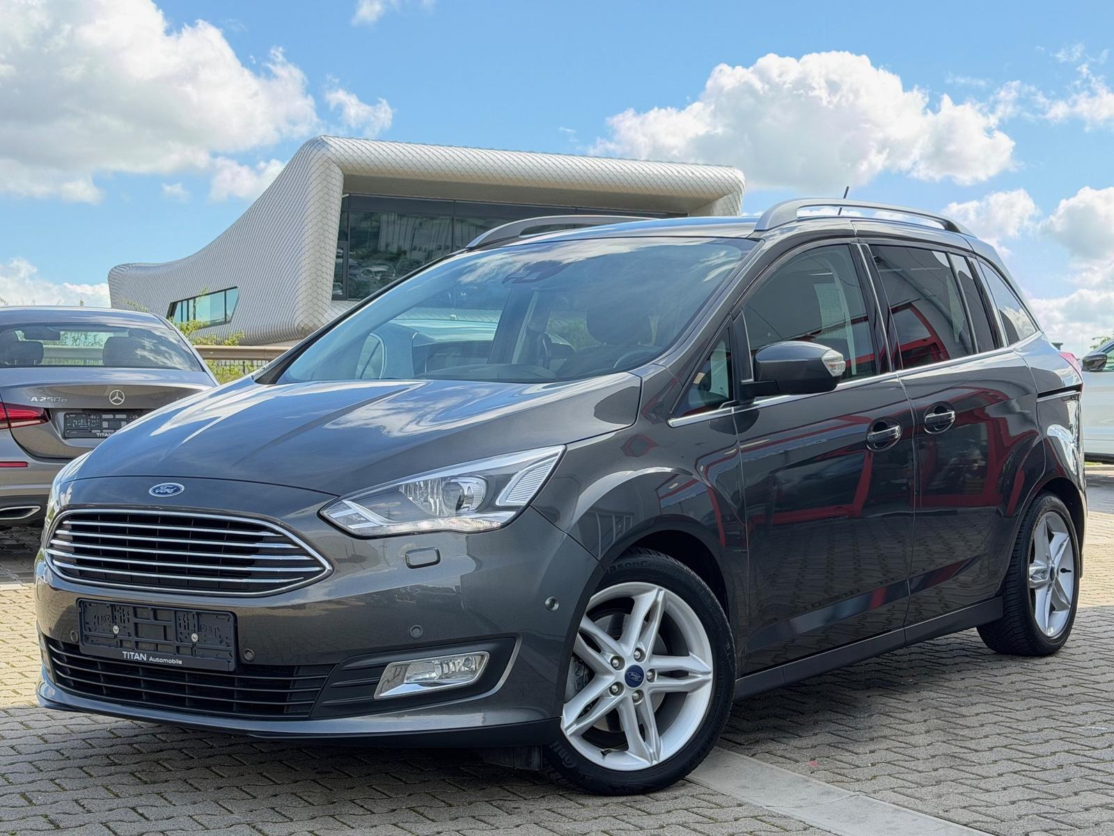 Ford C-MAX Titanium/TÜV neu/7-Sitzer/Pano/Bi-Xenon/SH