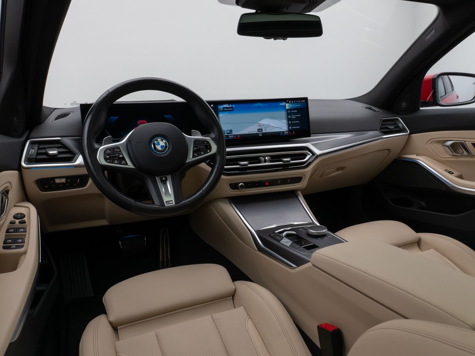 Fahrzeugabbildung BMW 330e M Sport Pro Panorama Kamera HUD H/K Komfort