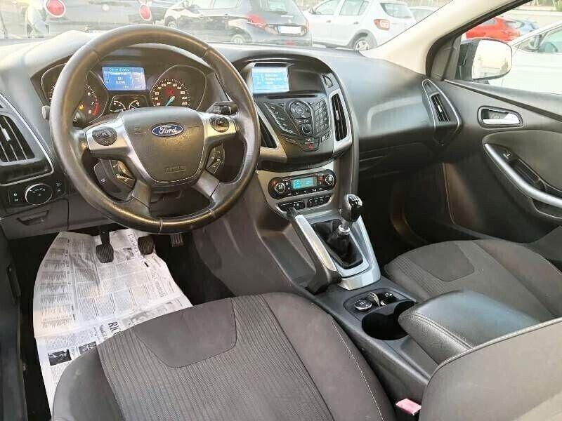 Ford Focus 2012 — фото 15