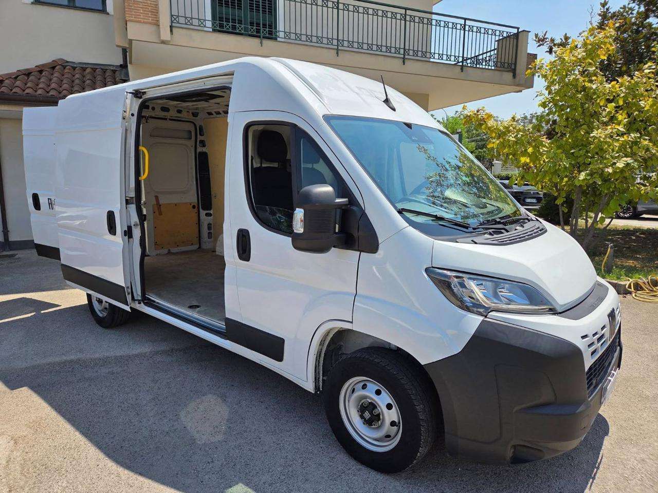 Fiat Ducato 35 2.2 Mjt 140CV LH2 Furgone imagem 2