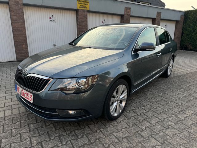 Skoda Superb 1.6 TDI Exclusive-Leder-Navi-Xenon-4xSHZ