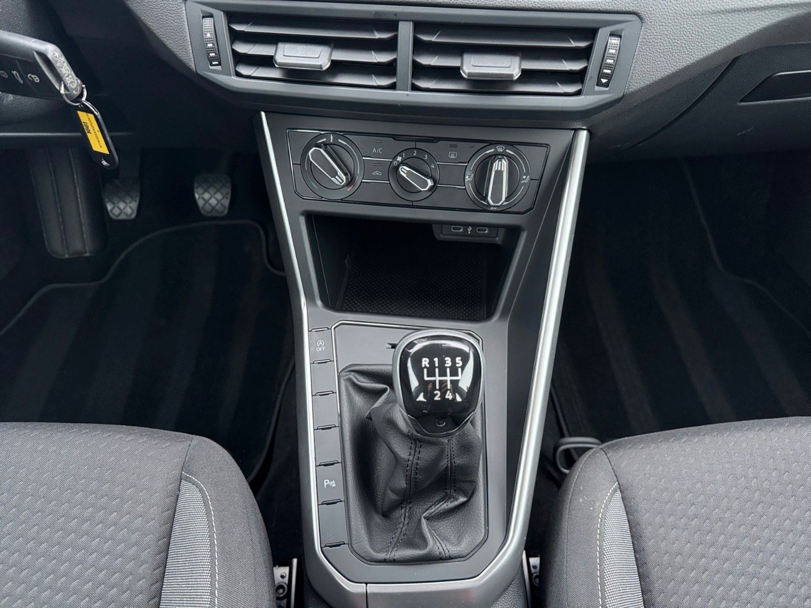 Fahrzeugabbildung Volkswagen Polo Life 1.0 MPI