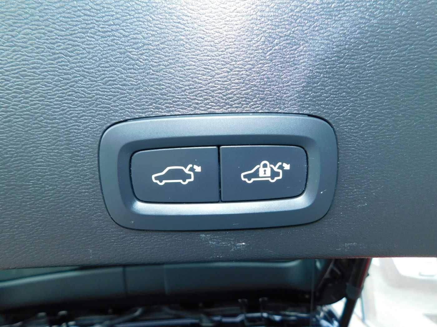 Fahrzeugabbildung Volvo XC40 B3 Core 'Leder, Sitzheizung'