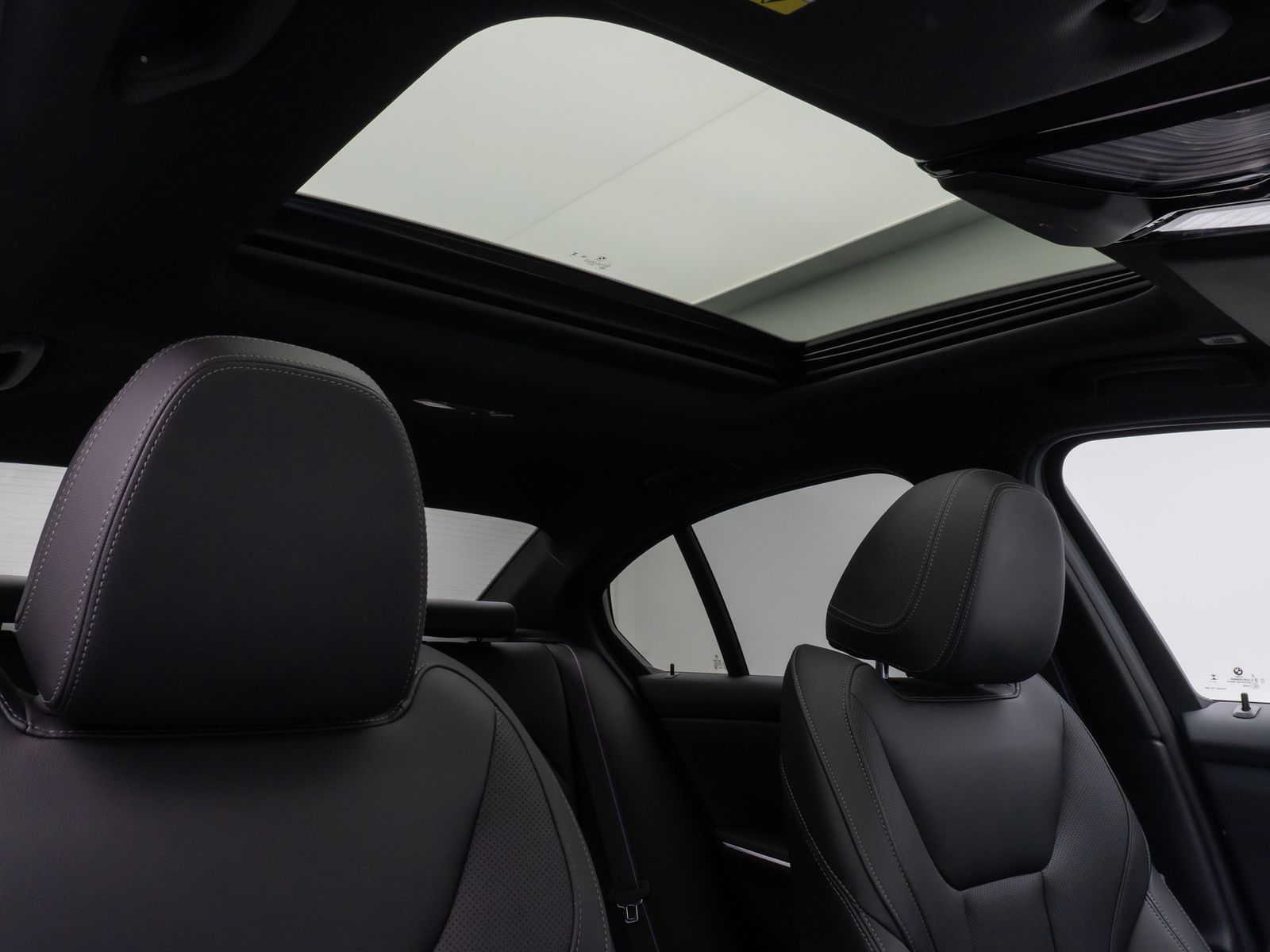 Fahrzeugabbildung BMW 320i M SportPro Glasdach Kamera HUD DAB HiFi 19"
