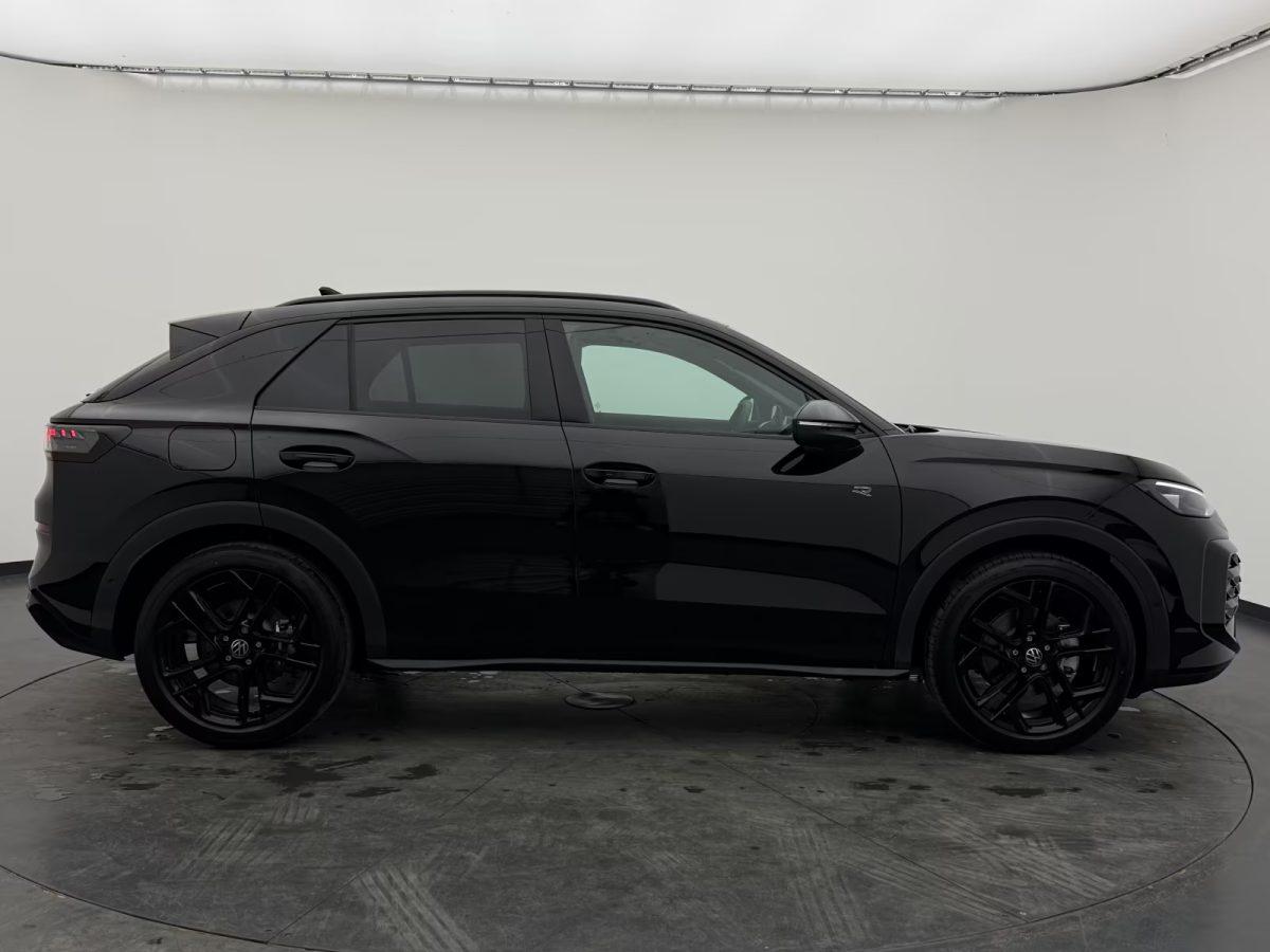 Volkswagen T-Roc 1.5 eTSI DSG R-Line +BLACK-STYLE+CAM+AHK+