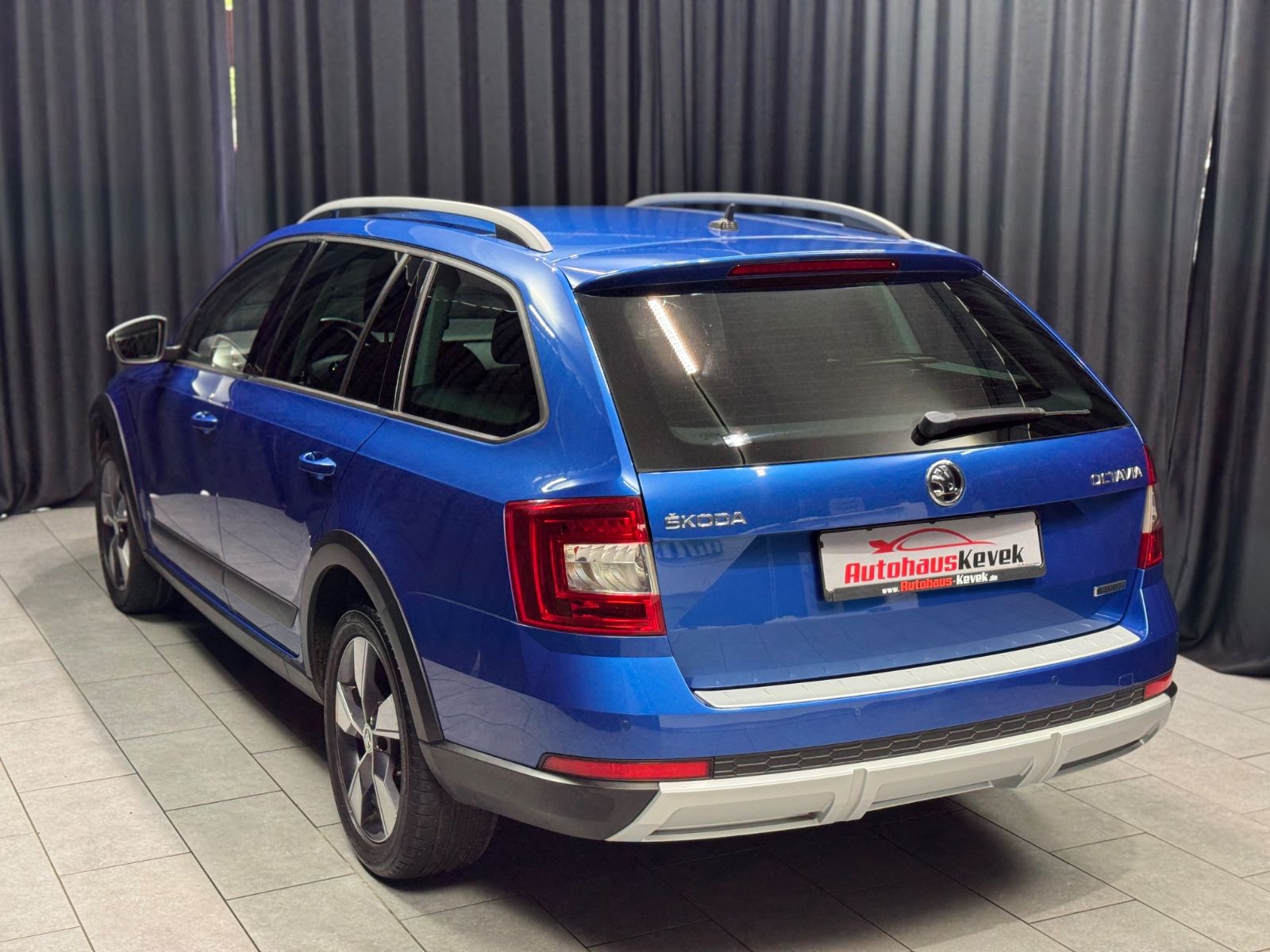 Fahrzeugabbildung SKODA Octavia Combi Scout 4x4|NAVI|XENON|CANTON|