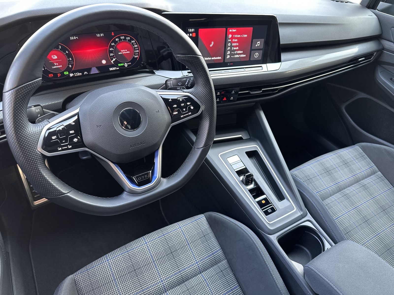 Fahrzeugabbildung Volkswagen Golf 1.4 eHybrid DSG GTE NAV+LED+ACC+CARPLAY+VC