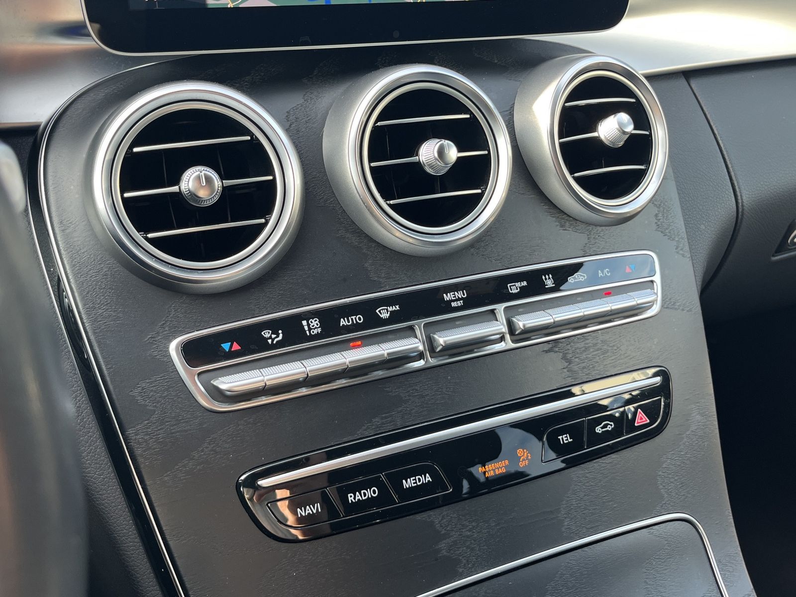 Fahrzeugabbildung Mercedes-Benz C 300 T*Night-Paket*LED*360°-Cam*SHZ*