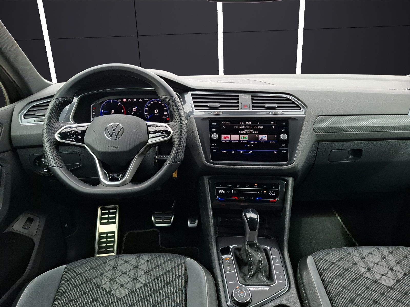 Fahrzeugabbildung Volkswagen Tiguan TDI R-Line DSG 4M Matrix AHK Navi AID ACC