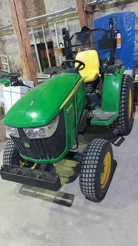 John Deere 3025E mit Mulcher