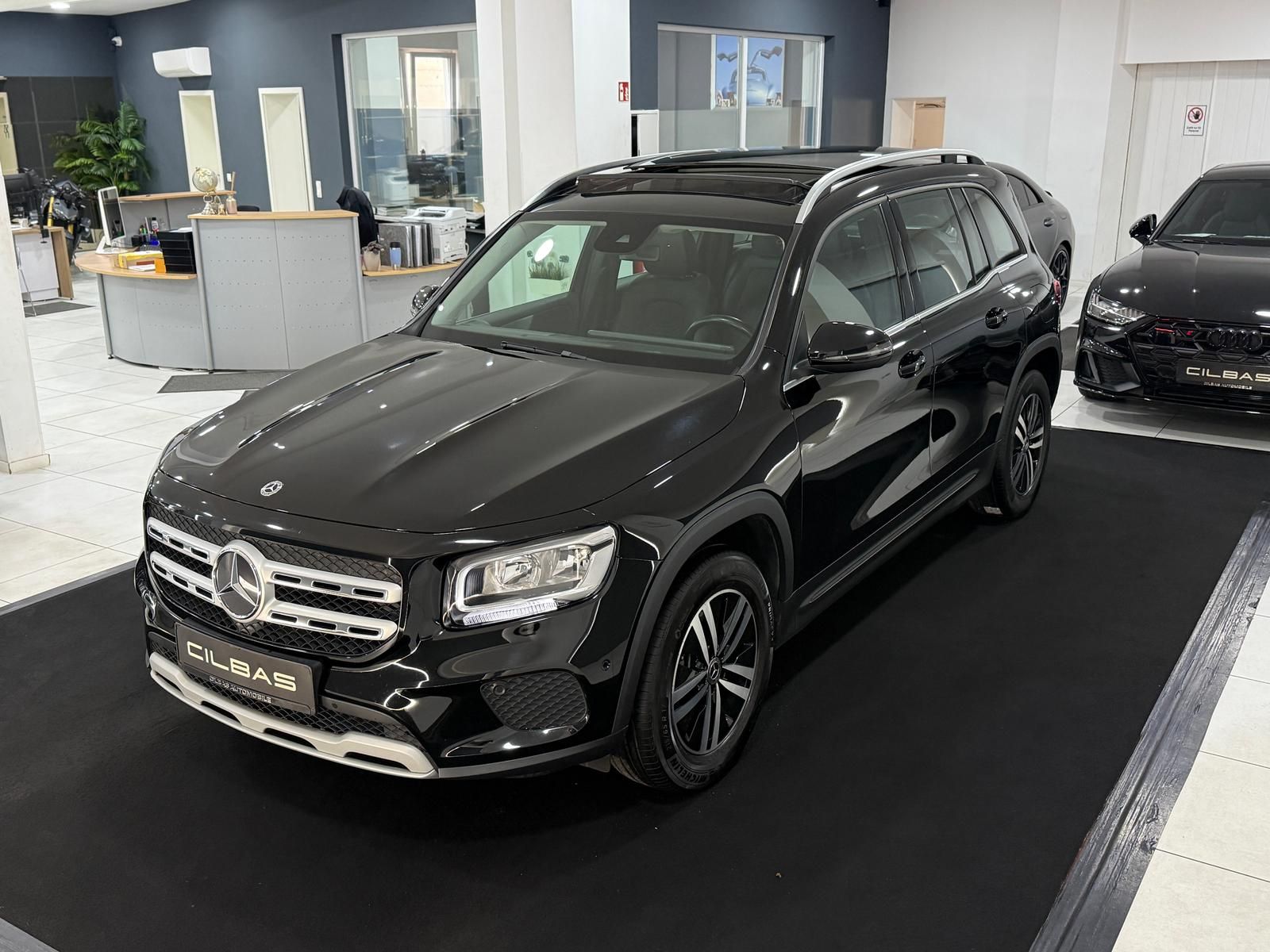 MERCEDES-BENZ GLB 200 d 8G PANORAMA*AHK*CARPLAY*NAVI*8xBEREIFT