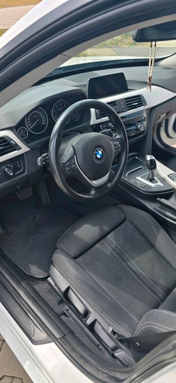 Image of BMW 320