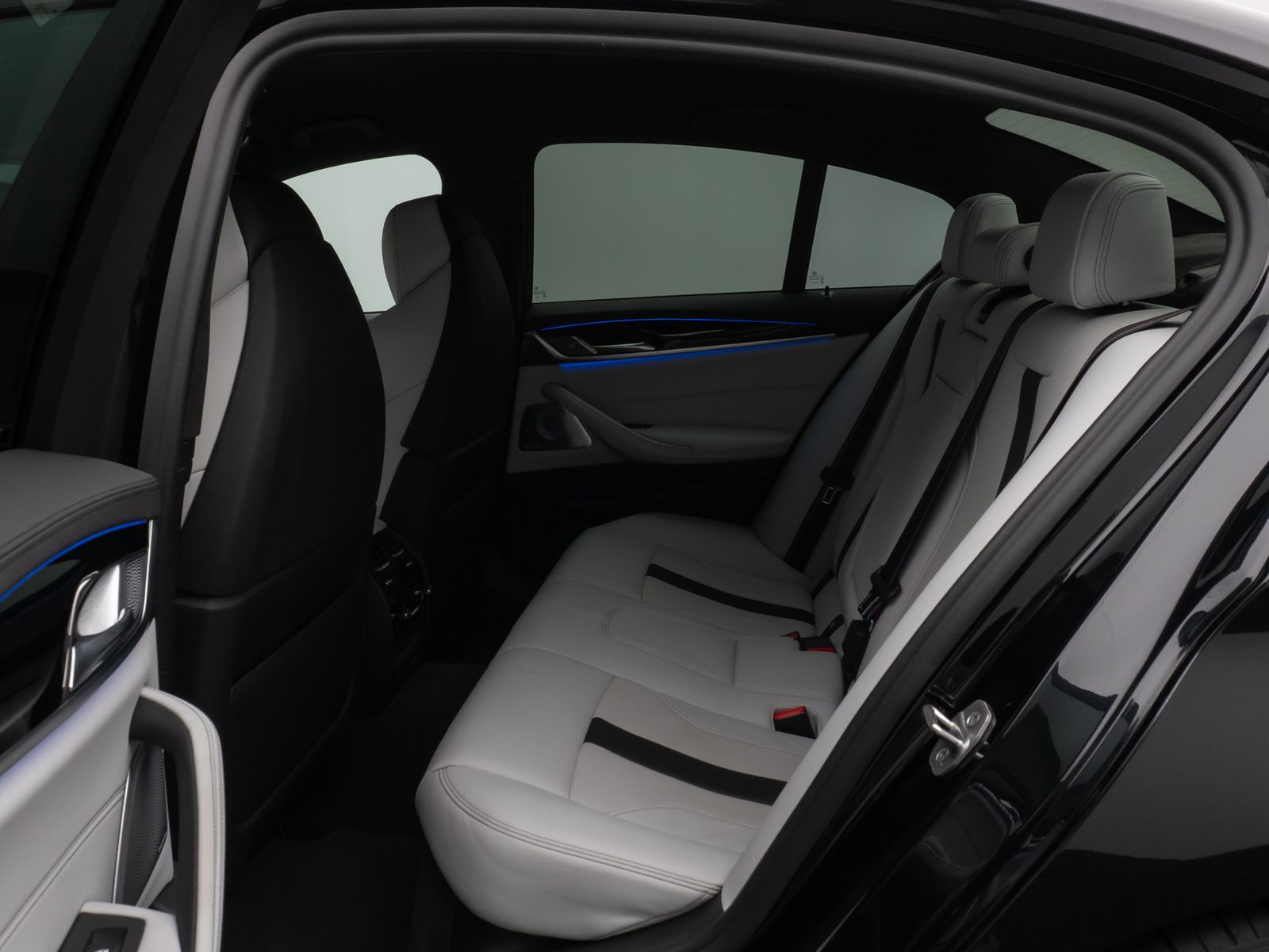 Fahrzeugabbildung BMW M5 Competition xD Kamera HUD DAB B&W SoftCL 20"