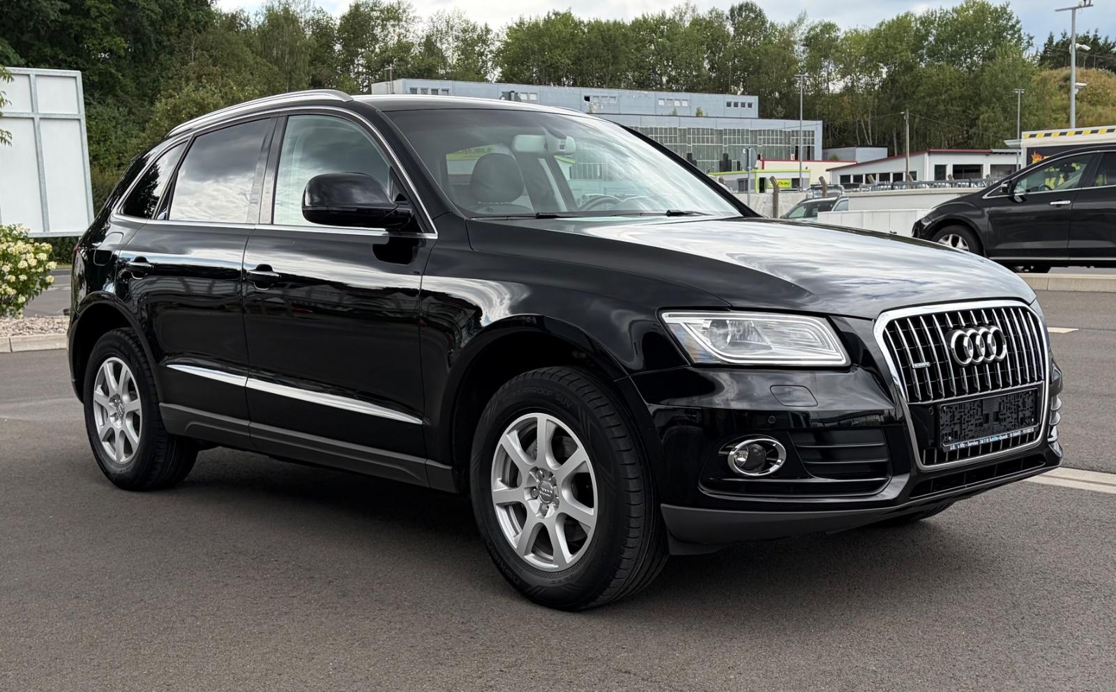 Audi Q5 2.0TDI quattro Sport Navi+Xenon+PDC+AHK