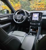 Volvo XC40 B3 Plus Bright DCT Plus Bright 19" - Volvo XC40 Gebrauchtwagen in Berlin