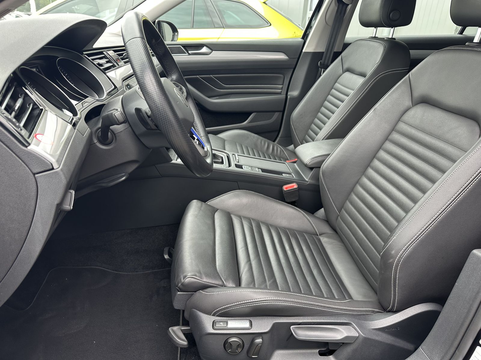 Fahrzeugabbildung Volkswagen Passat Variant GTE NAV+LED+ACC+KAMERA+LEDER+17ZO