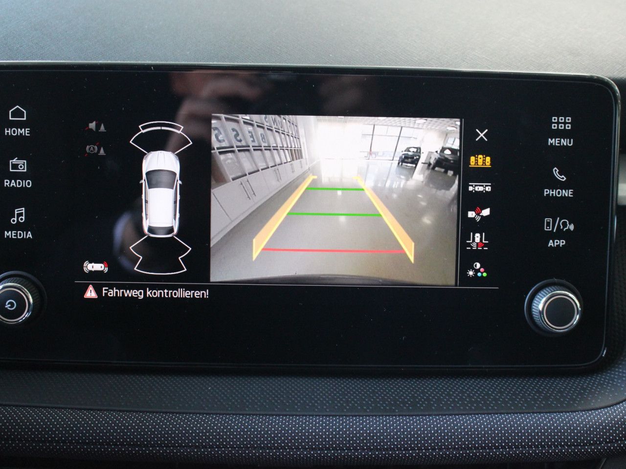 Fahrzeugabbildung SKODA Fabia 1.0 TSI Selection RFK/PDC/APP/beheizbare